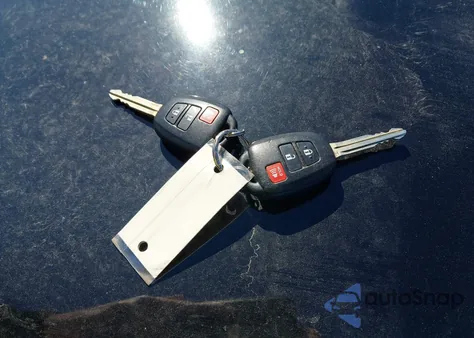 2014 Toyota Rav4 Xle z USA, uszkodzony, nr VIN 2T3RFREV5EW220087